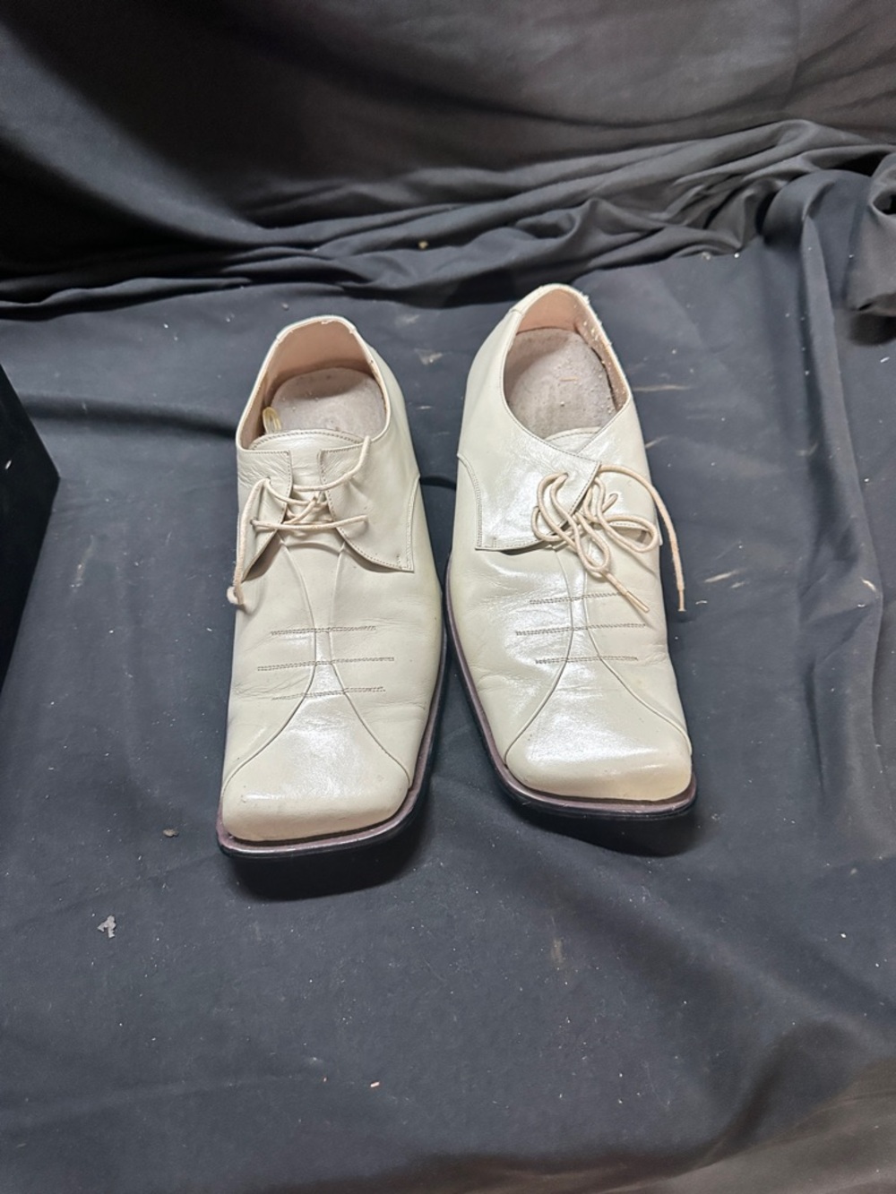 Classic Men’s  Dress Shoes in cream-Giovanni cream color square toe-8.5 with box